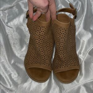 Universal Threads Brown Women's Sandals